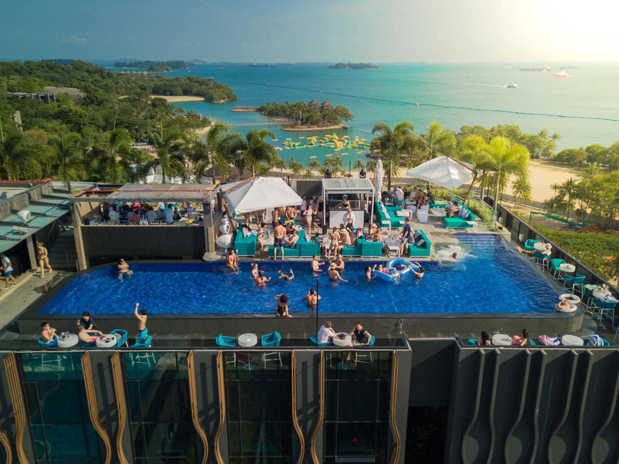 The Outpost Hotel Sentosa By Far East Hospitality (Adults Only) Singapur Exterior foto The rooftop pool at the U Sathorn